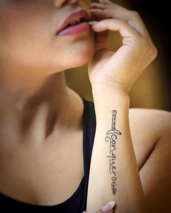 τατουαζ για ιχθεις με σπαθι και ρητα που δειχνουν αυτοπεποιθηση και δυναμη